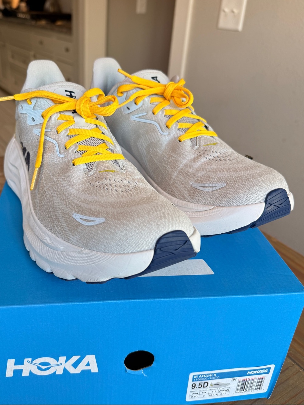 Hoka One One Arahi 8 Gray White Running Sneaker Shoes Men’s Size 9.5 D